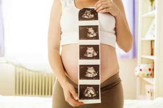 Dra. Thaline Neves explica como o ultrassom no pré-natal ajuda a acompanhar cada etapa do desenvolvimento do bebê com segurança.