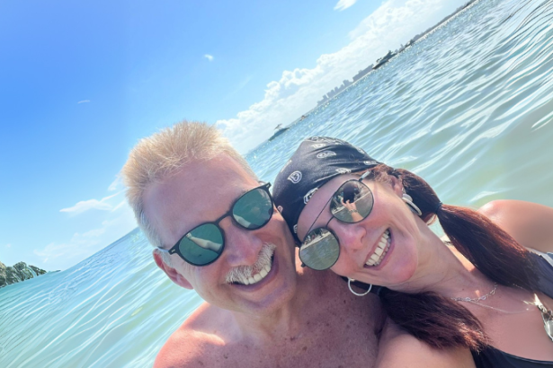 Paulo Twiaschor analisa como edifícios de energia positiva unem arquitetura e tecnologia para produzir mais do que consomem.