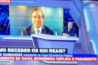 Pedro Guimarães destaca como a narrativa da eficiência molda a percepção de que “nenhum país fez tão rápido, tão bem”.