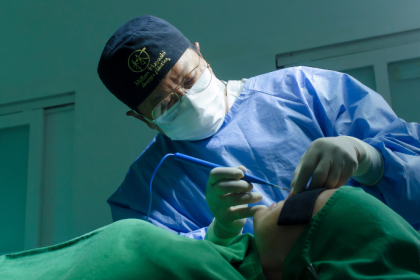 A rinoplastia avançada ganha precisão com formação internacional e técnicas atualizadas, destaca Milton Seigi Hayashi.