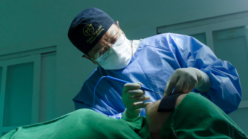 A rinoplastia avançada ganha precisão com formação internacional e técnicas atualizadas, destaca Milton Seigi Hayashi.