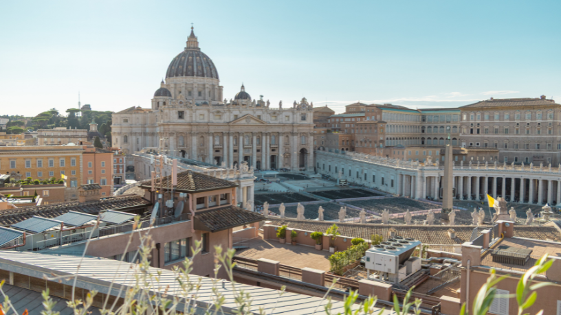 Entre ruas, monumentos e séculos de história, Alberto Toshio Murakami conduz um olhar sobre a arquitetura italiana e seu papel no turismo cultural.