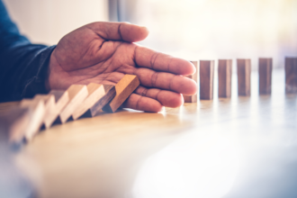 Na visão de Victor Boris Santos Maciel, gestão de riscos e compliance estruturam decisões mais seguras, fortalecendo a eficiência empresarial rumo ao crescimento sustentável.